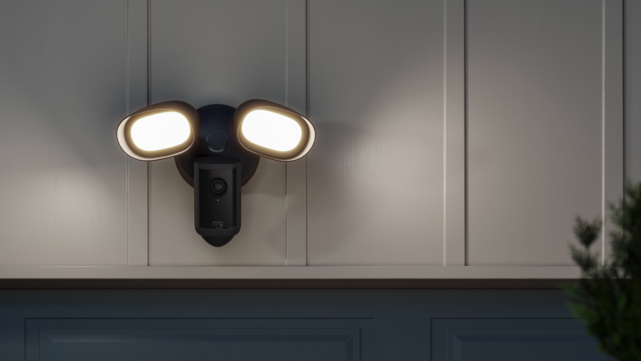 Lampe de sécurité extérieure avec caméra intégrée montée au mur