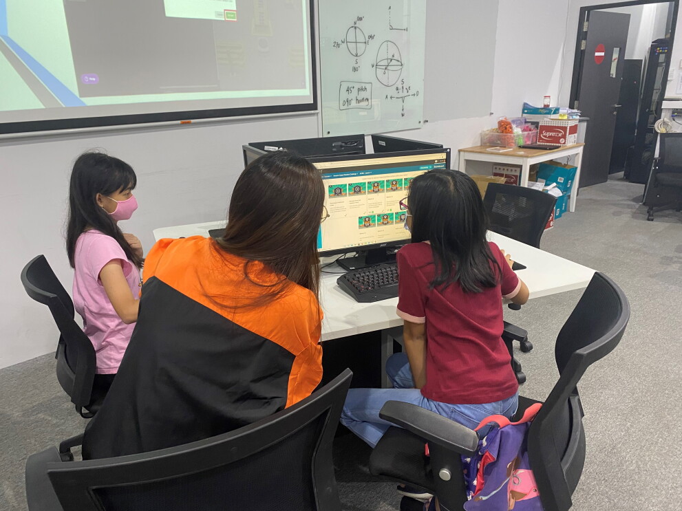 Children taking part in a primary school workshop at Science Centre Singapore
