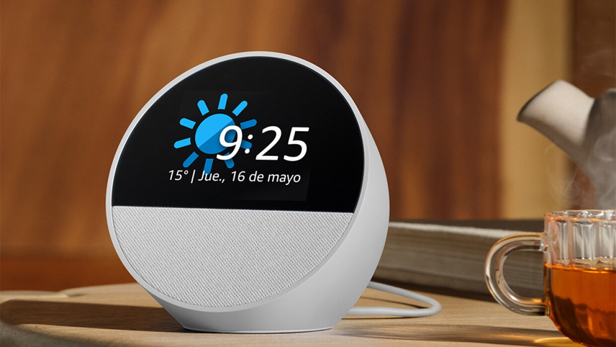 Echo Spot con Alexa en el dormitorio.