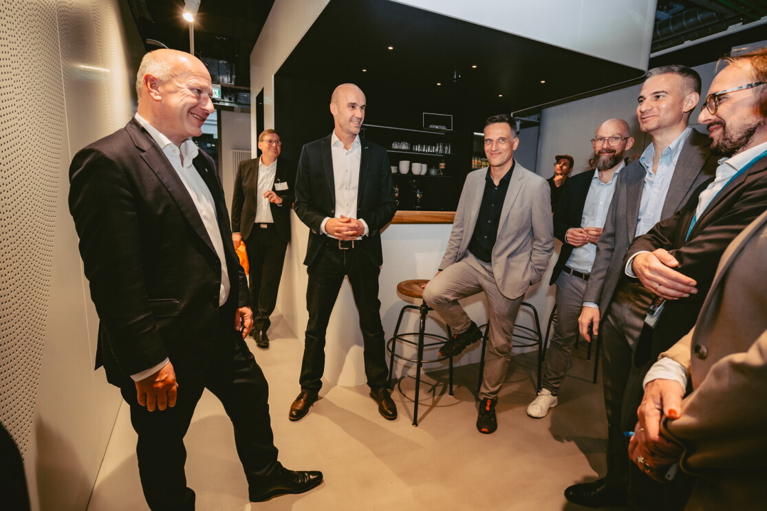 Der Berliner Bürgermeister zu Besuch bei Amazon.
