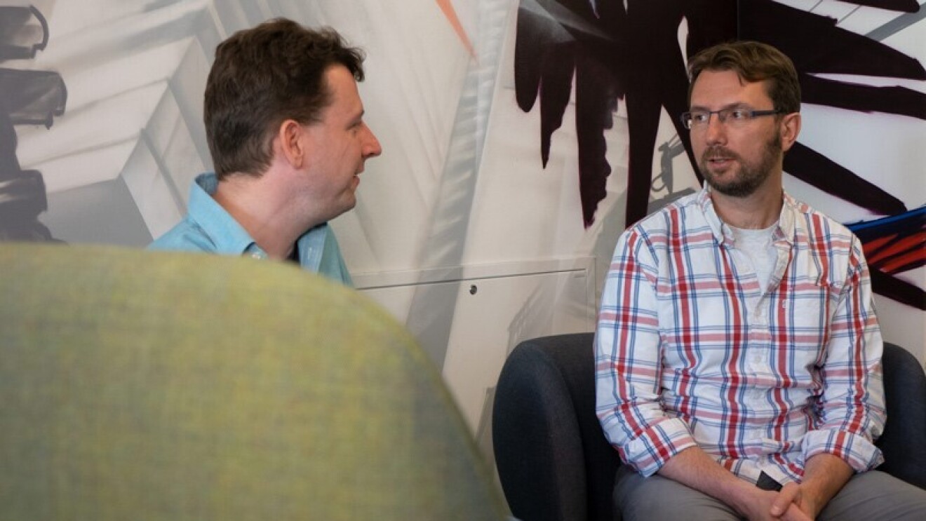 Tobias Jaroschek und sein Partner Björn Hanewinkel im Gespräch