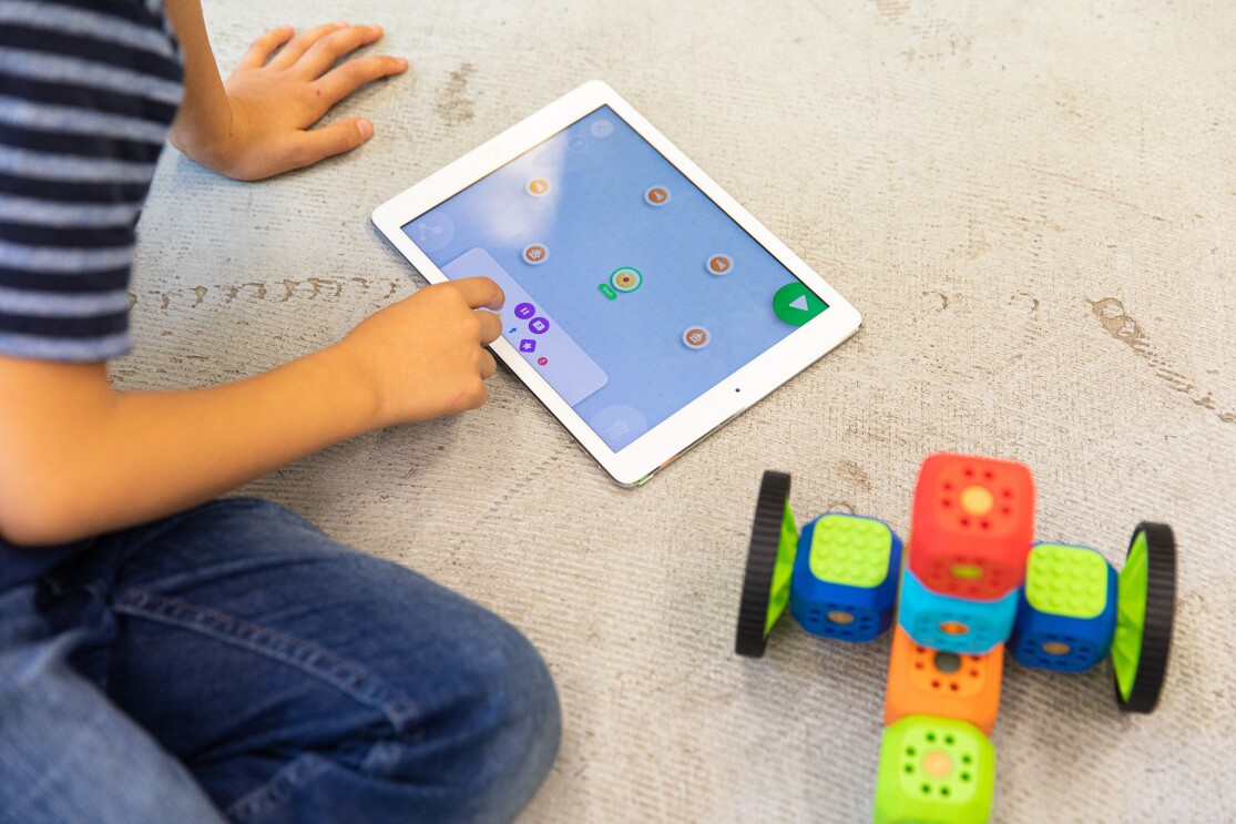 Mit Robo Wunderkind lernen Kinder spielerisch, wie man programmiert