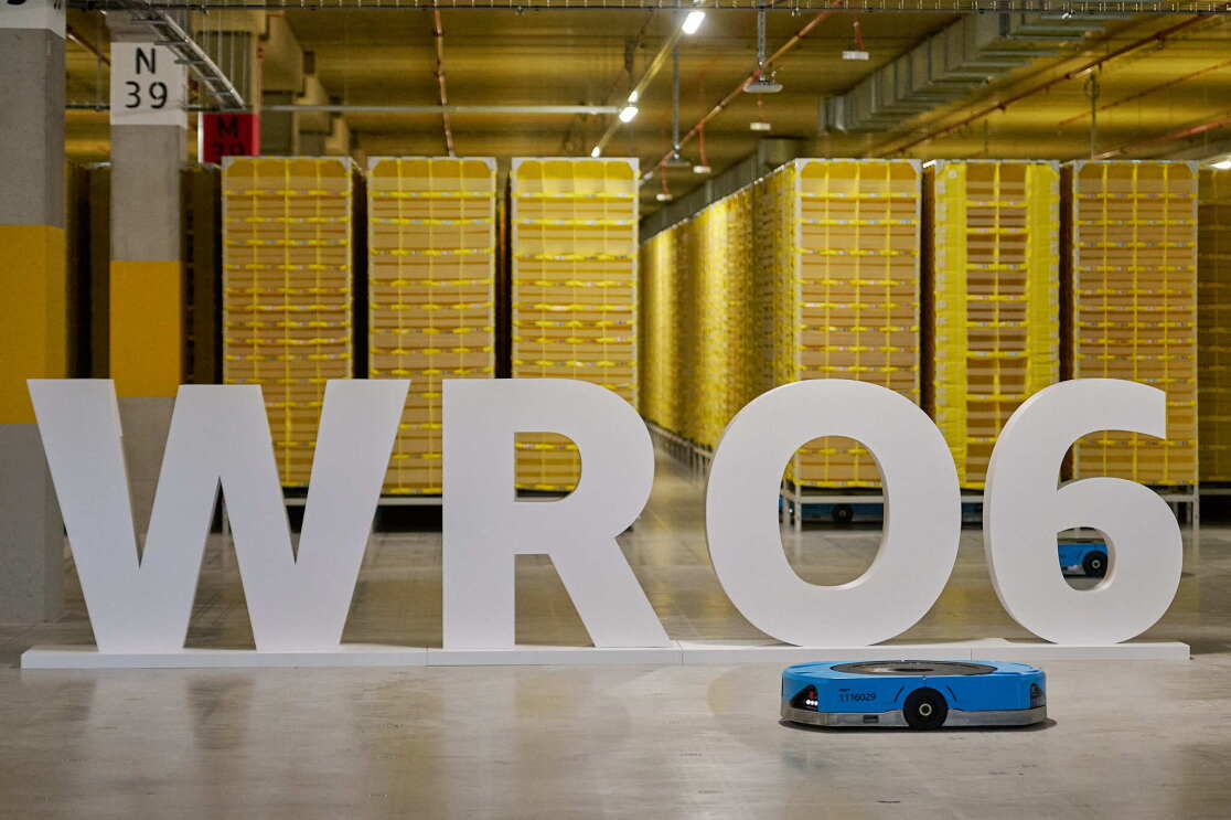 Amazon Robotics at the WRO6 fulfillment center in Dobromierz: mobile storage pods and a low-profile drive unit
