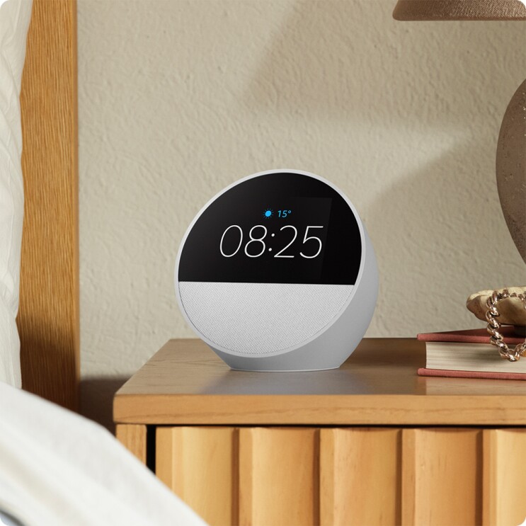 Echo Spot con Alexa en el dormitorio.