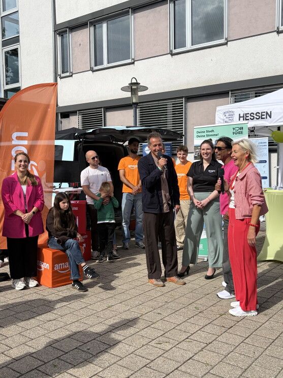 Gäste beim AWS InCommunity Van