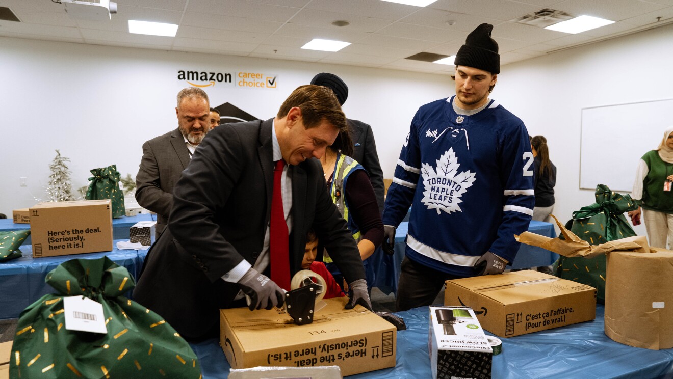 Toronto Maple Leafs hockey player packing boxes 