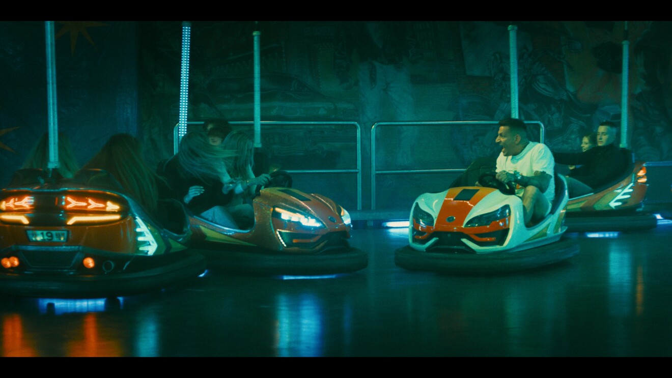GZUZ_Licht_und_Schatten auf dem Hamburger Dom in Bumper Autos.