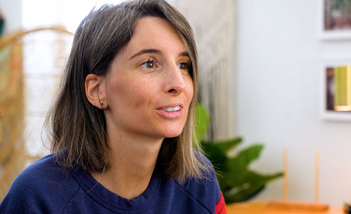 Amazon customer Eileen Lamb and her kids interacting with Alexa.