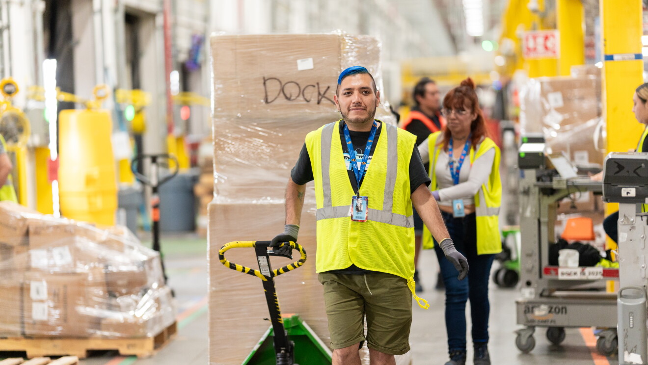 Más de 14,000 personas se sumarán a Amazon México esta temporada de fin de año - visual 4