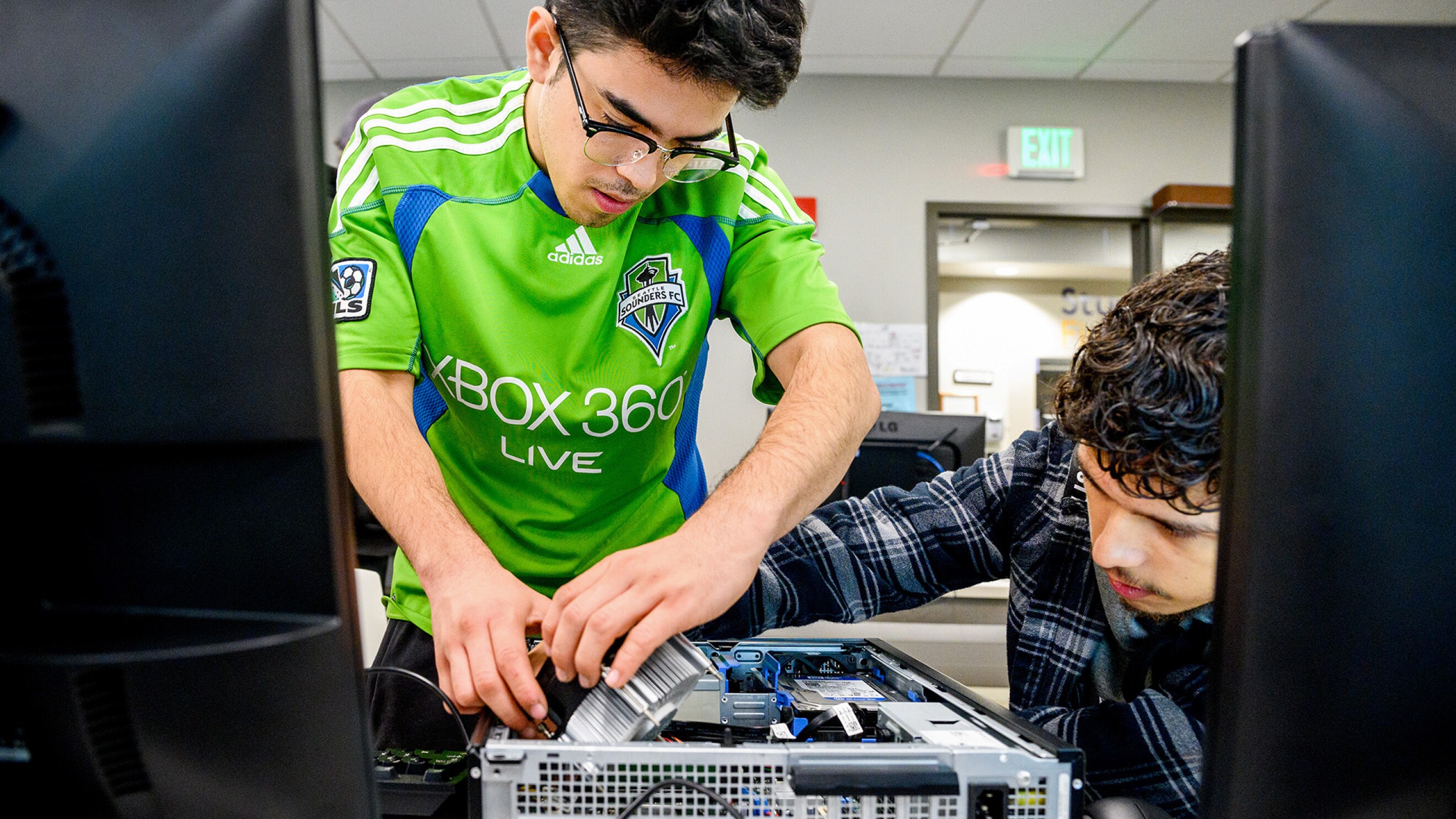 AWS helped me learn how to build a computer from scratch. Here's how ...