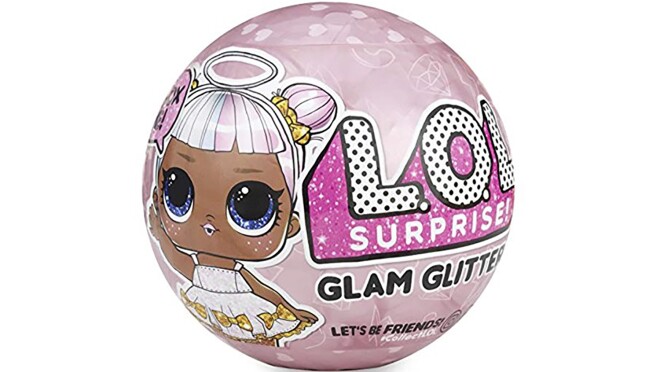 魅力闪闪发光的称呼娃娃包括7个惊喜:(1)秘密消息标签,(2)收藏贴纸、(3)水瓶,(4)鞋子,(5),(6)时尚配件,和(7)称呼惊喜!魅力闪闪发光的娃娃