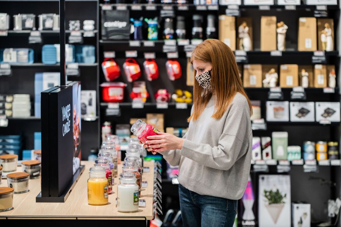 Home and Kitchen Candle Shot