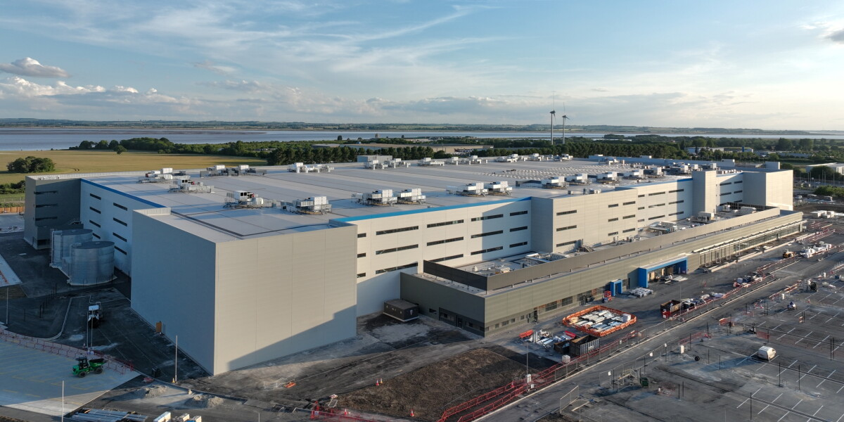 Amazon Dig1 Amazon opens first of four new UK fulfilment centres, creating ...