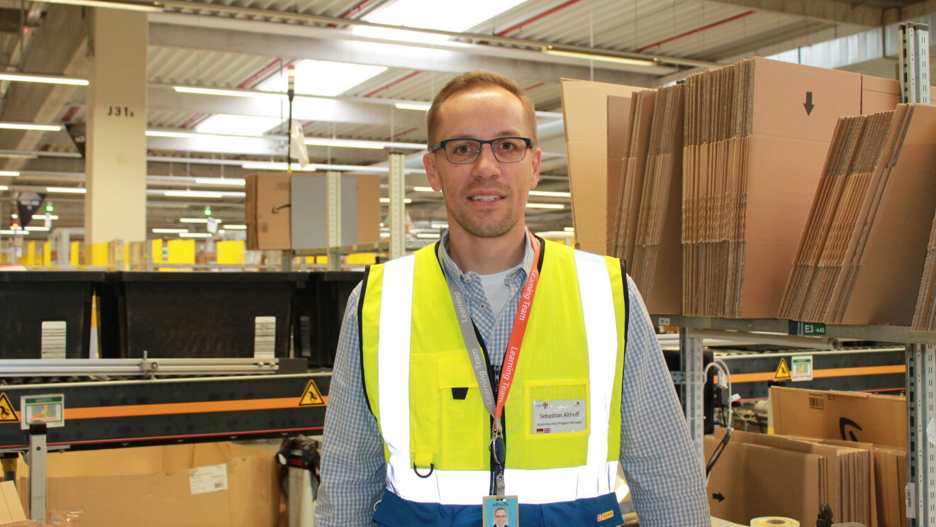 2020 Sebastian Althoff im Logistikzentrum