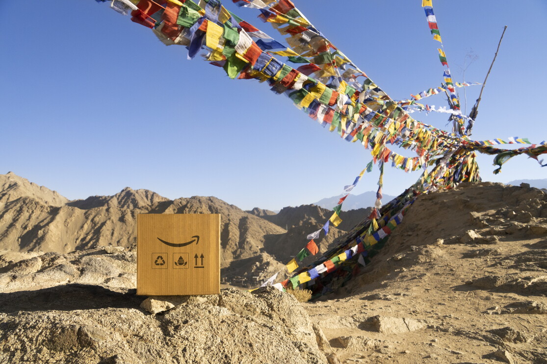 Journey of the Amazon box across iconic Indian locations