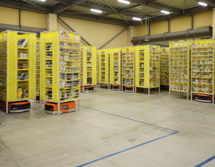 川崎FCに導入されているAmazon Robotics。