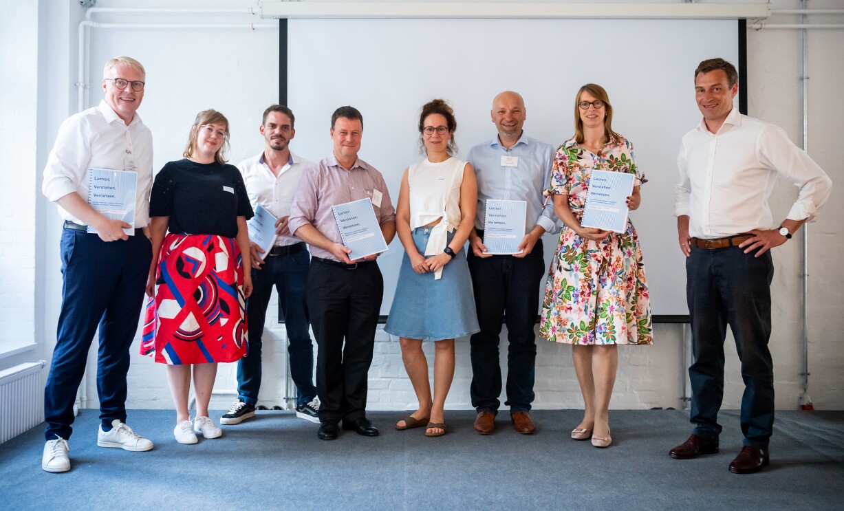 Ein Team stellt seine Studie vor