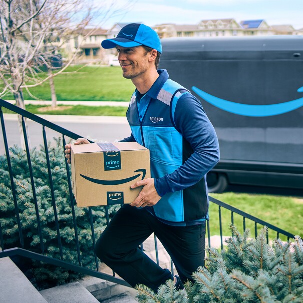 Amazon stabilisce un nuovo record di velocità nelle consegne Prime: nel 2025 in Italia oltre 230 milioni di prodotti consegnati in giornata o in un giorno