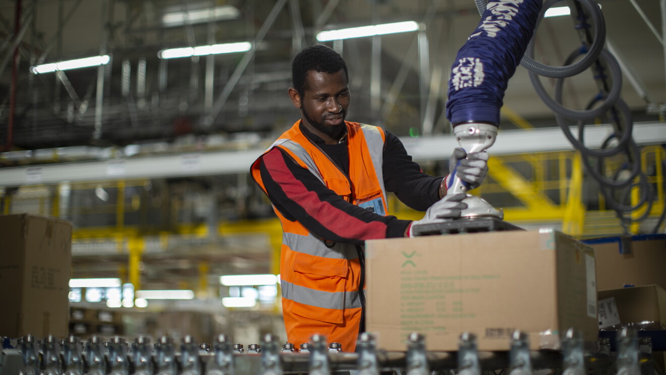 Amazon in logistics.jpg 