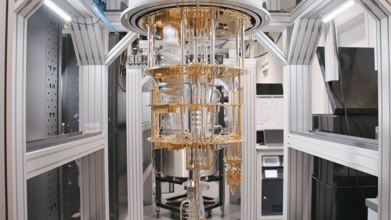 Quantum computer with gold-colored cylindrical structure in sterile lab environment