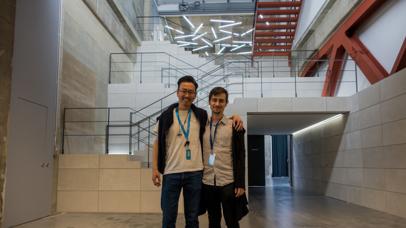 Alessio Ferretti e Ikuo Oguma negli studi fotografici di Amazon Fashion in Giappone