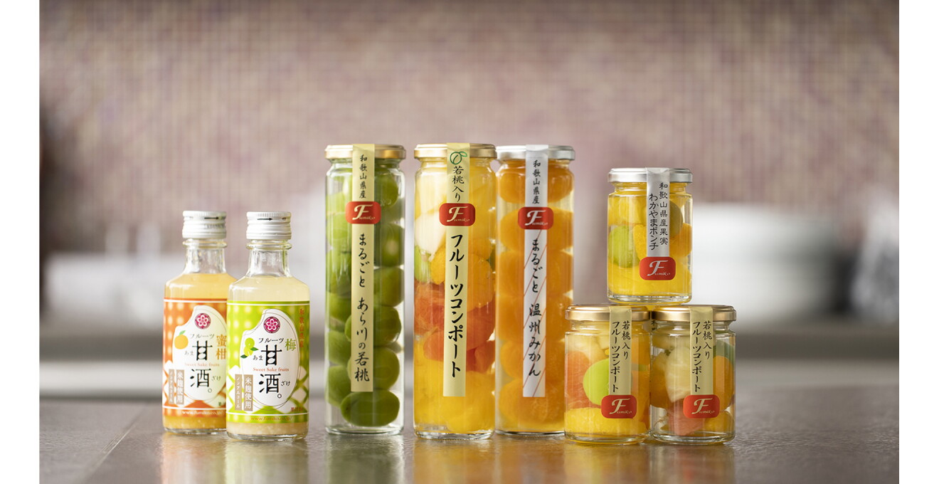 フルーツのコンポート商品や甘酒がならんだ写真
