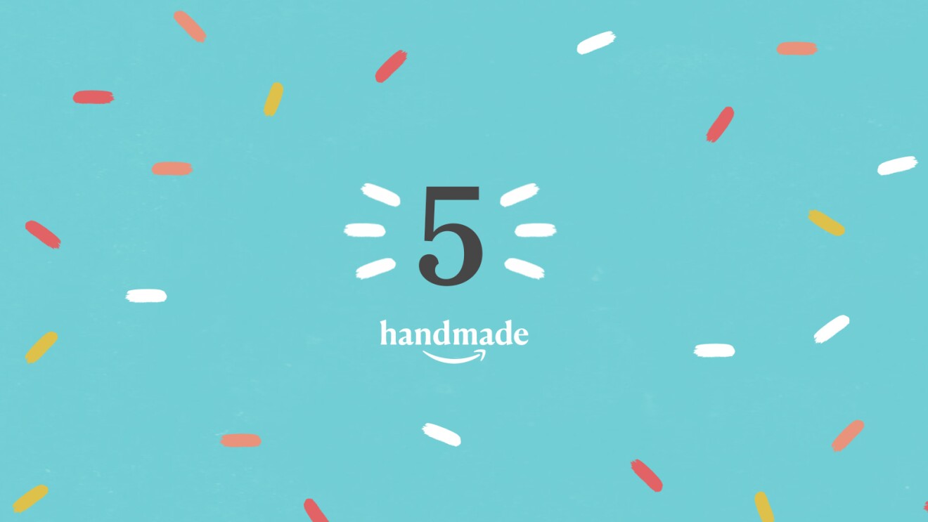 插图与浅绿色背景,显示“5”“手工”标志,和亚马逊的微笑,被五彩缤纷的洒。