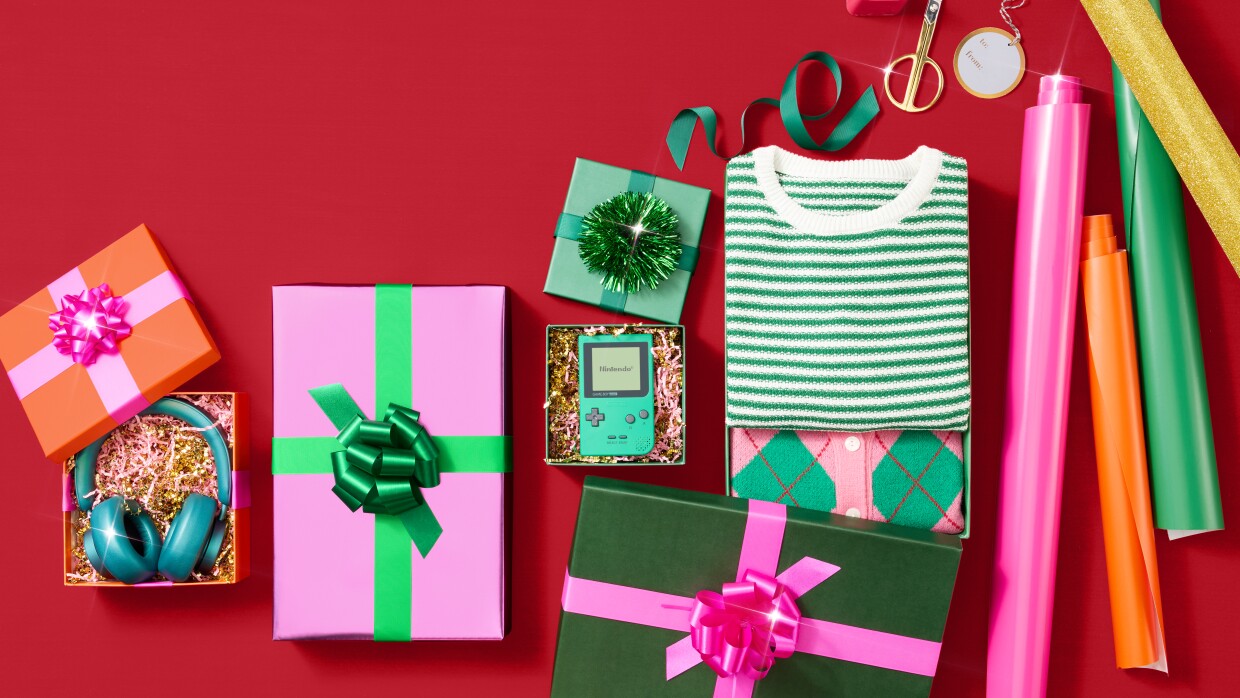 Retail_Holiday_Pickup_Donne_GiftWrapping_MobileHero_1236x1080_0100_HERO_jw_v3