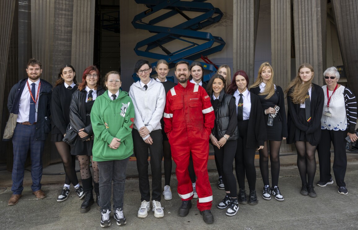 Drama students from Scotland join the cast and crew of The Rig