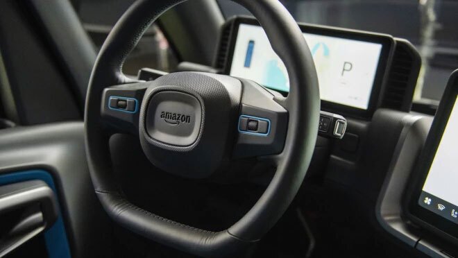 Amazon、初のカスタム電気配送車を公開
