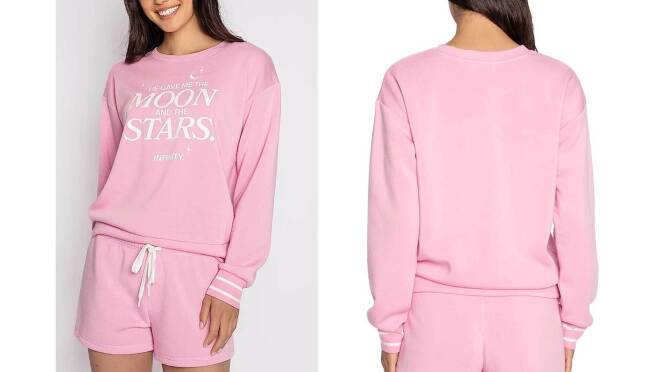 粉色的家常便服的形象与“他给了我月亮和星星。无穷”。