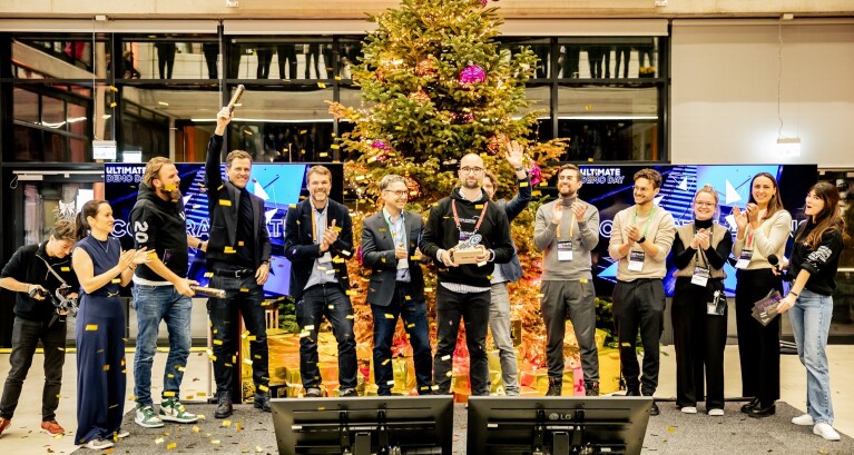 Launch Event Tech Alliance: Abschluss des Tech Alliance Launch Tages in Kooperation mit UnternehmerTUM und dem Ultimate Demo Day, zu sehen sind Teilnehmende und Gewinner, Vertreter von UnternehmerTUM und AWS, sowie Speaker Oliver Bierhoff und ESA-Astronautin Nicola Winter