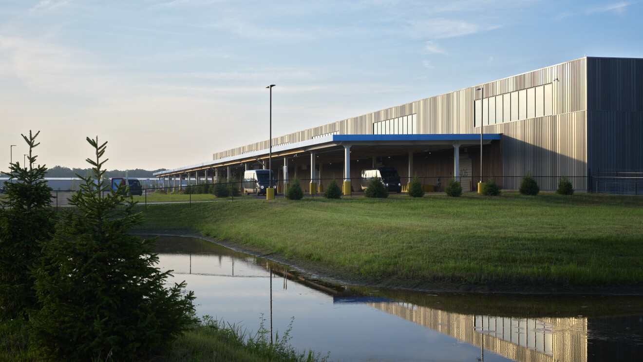Amazon ha invertido 3.000 millones de euros en proyectos para reducir sus emisiones en España desde 2021, generando hasta 24.000 empleos y acelerando la transición ecológica