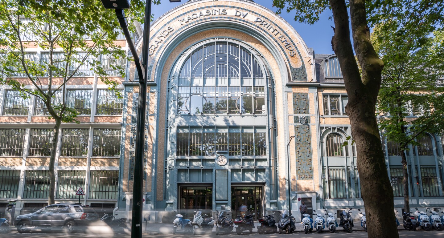 Photograph from outside of the Amazon corporate office in Paris  