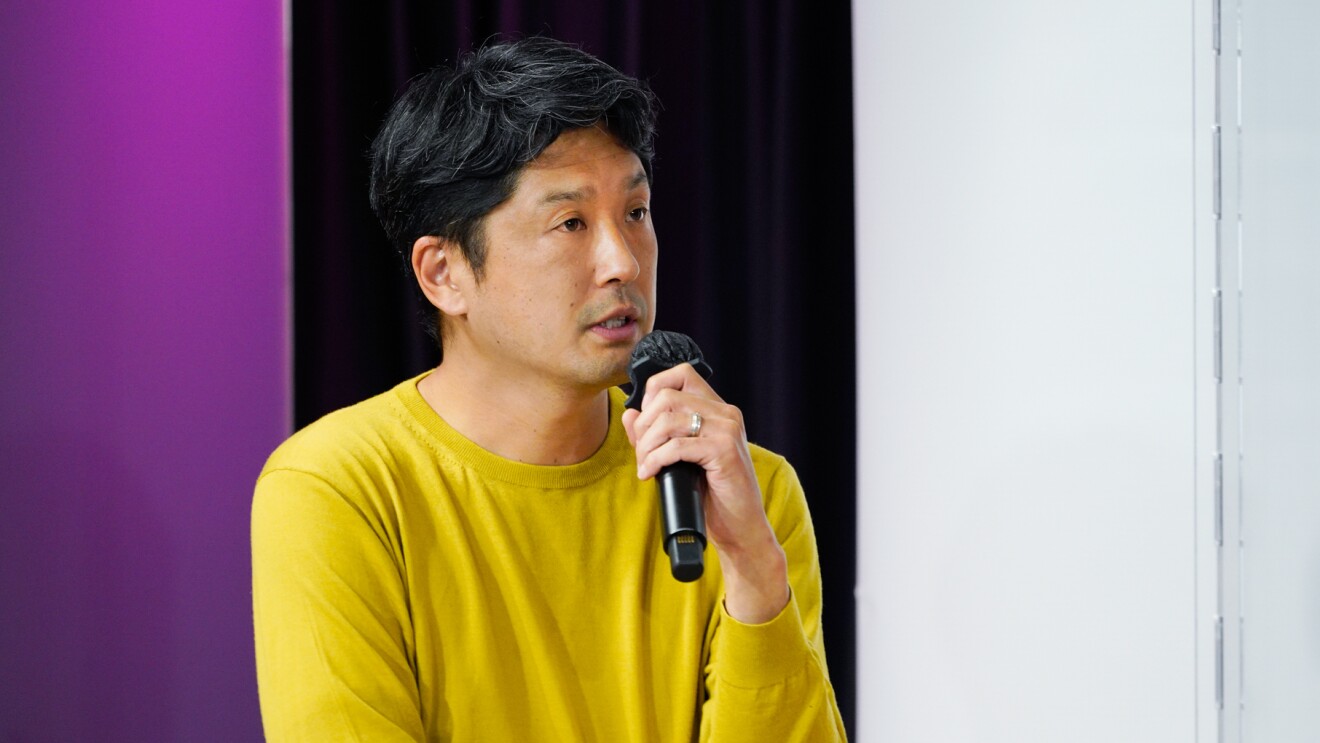 島谷さんが話している写真