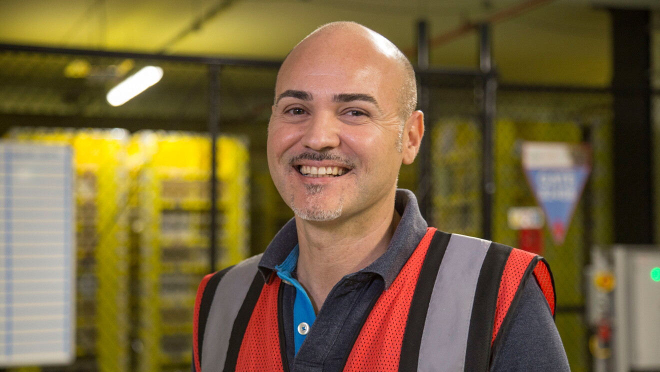 Foto del sorriso di Salvatore Cirillo, RME Technician presso il Centro di Distribuzione Amazon di Passo Corese