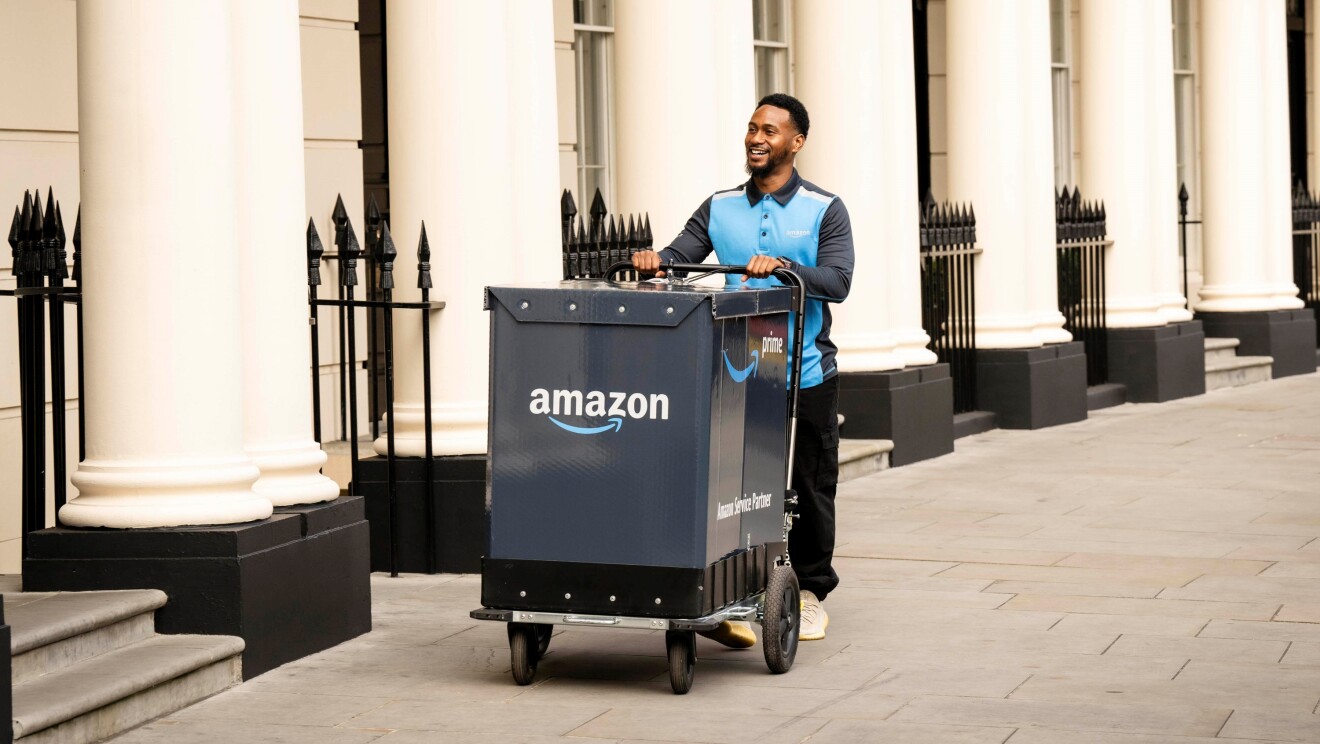 Delivery Driver, Chris, engaged by Delivery Service Provider, MSC Logistics Limited, making on-foot-deliveries in London using a pushcart.