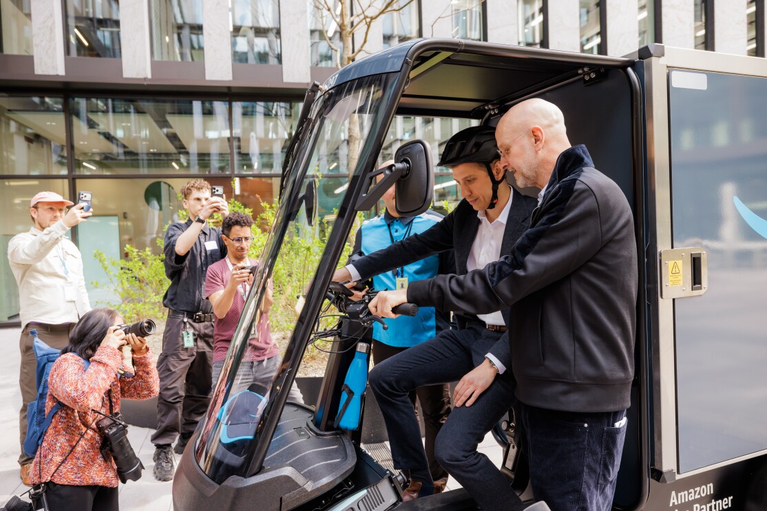MUC21 Opening mit Oberbürgermeister Dominik Krause auf E-Cargo Bike