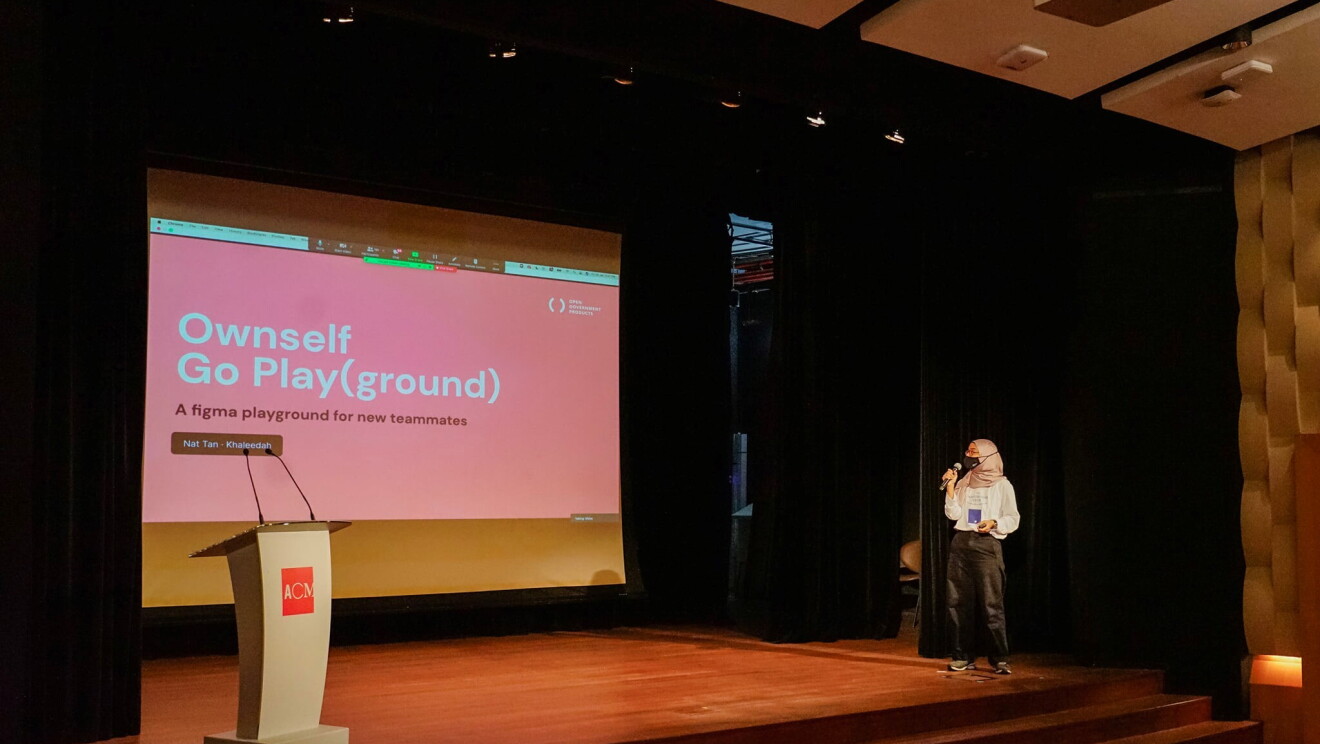 A lady presenting on stage.