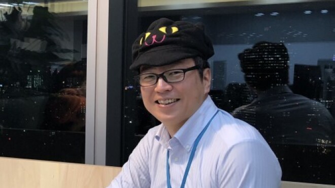 亚马逊Prime团队的高级客户经理、日本PwD亲和团体的联合主席Noboru Obata微笑着拍照。