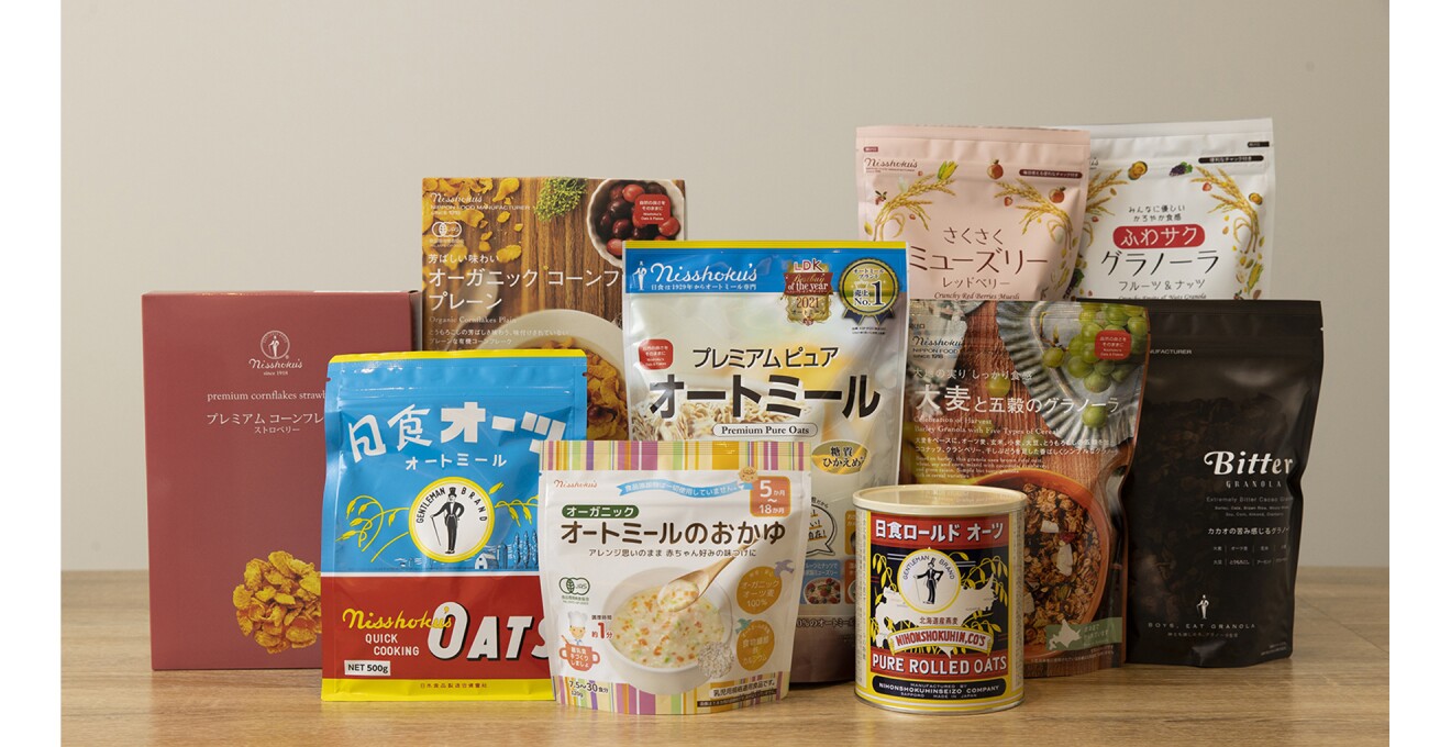 オートミール、ミューズリー、グラノーラ、コーンフレークとバラエティ豊かなパッケージが並ぶ写真。