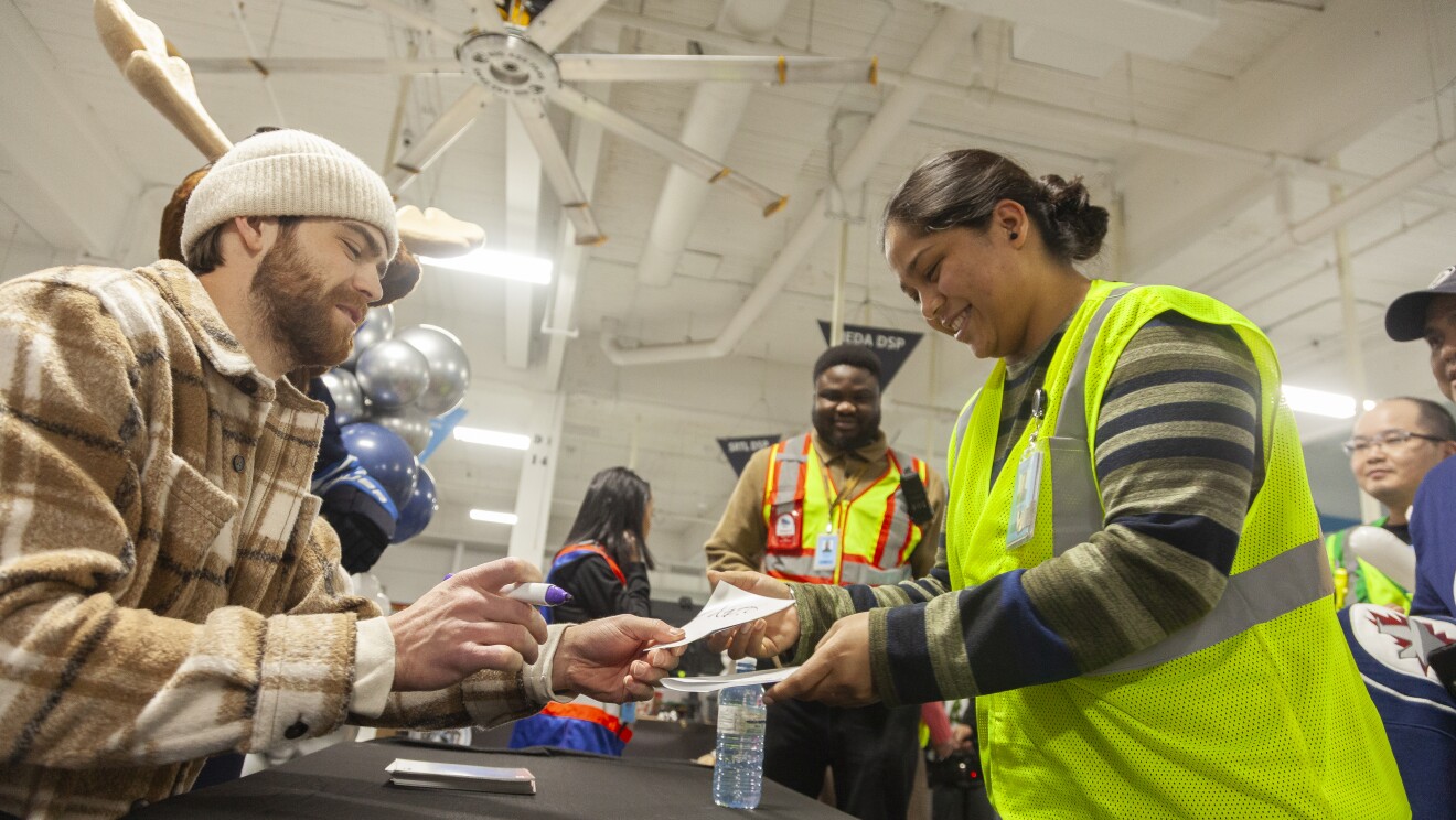 Amazon.Lowry Autographs