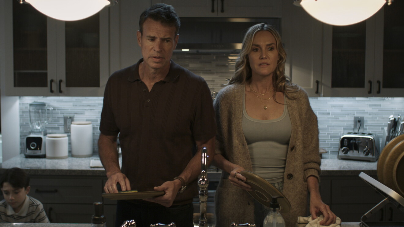 Malcolm (Scott Foley) and Lori (Erinn Hayes) in ‘It’s Not Like That’.