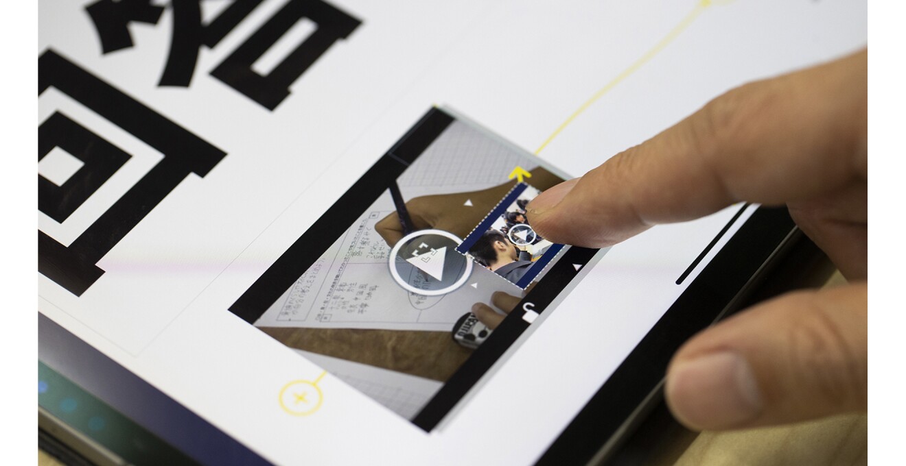 動画ファイルの中に動画ファイルを保存する様子の写真