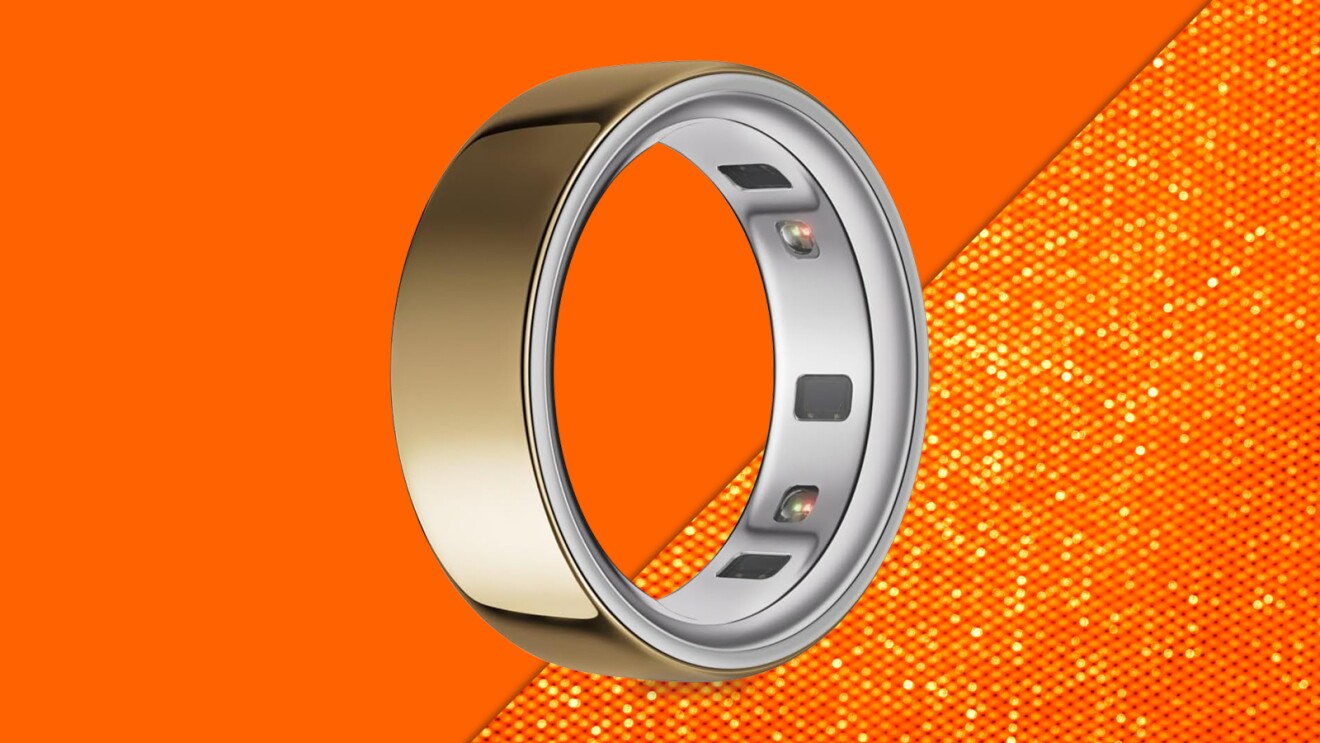 OURA Ring 4 en or sur fond orange pour les soldes du Black Friday d'Amazon