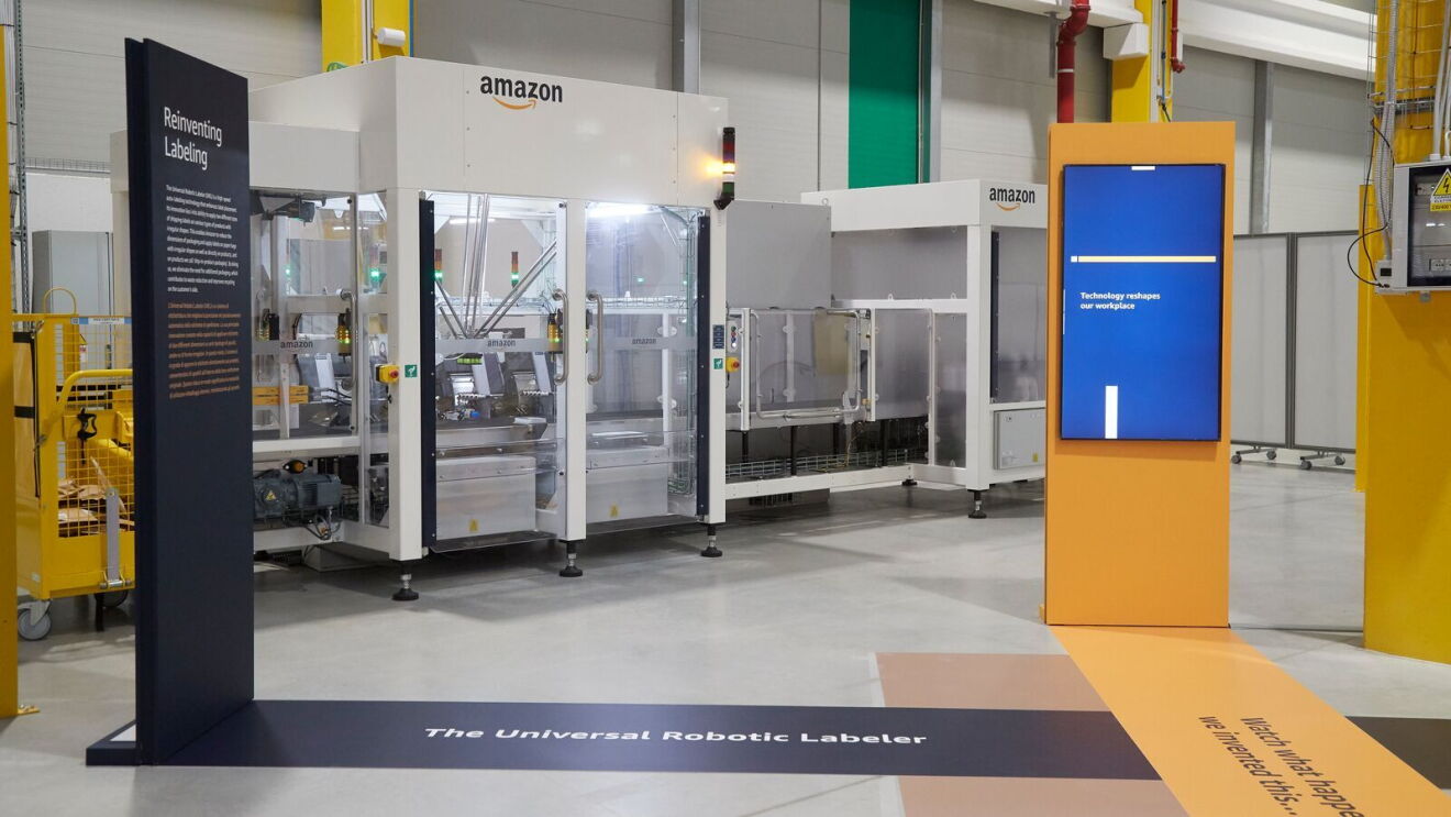 The Universal Robotic Labeller
