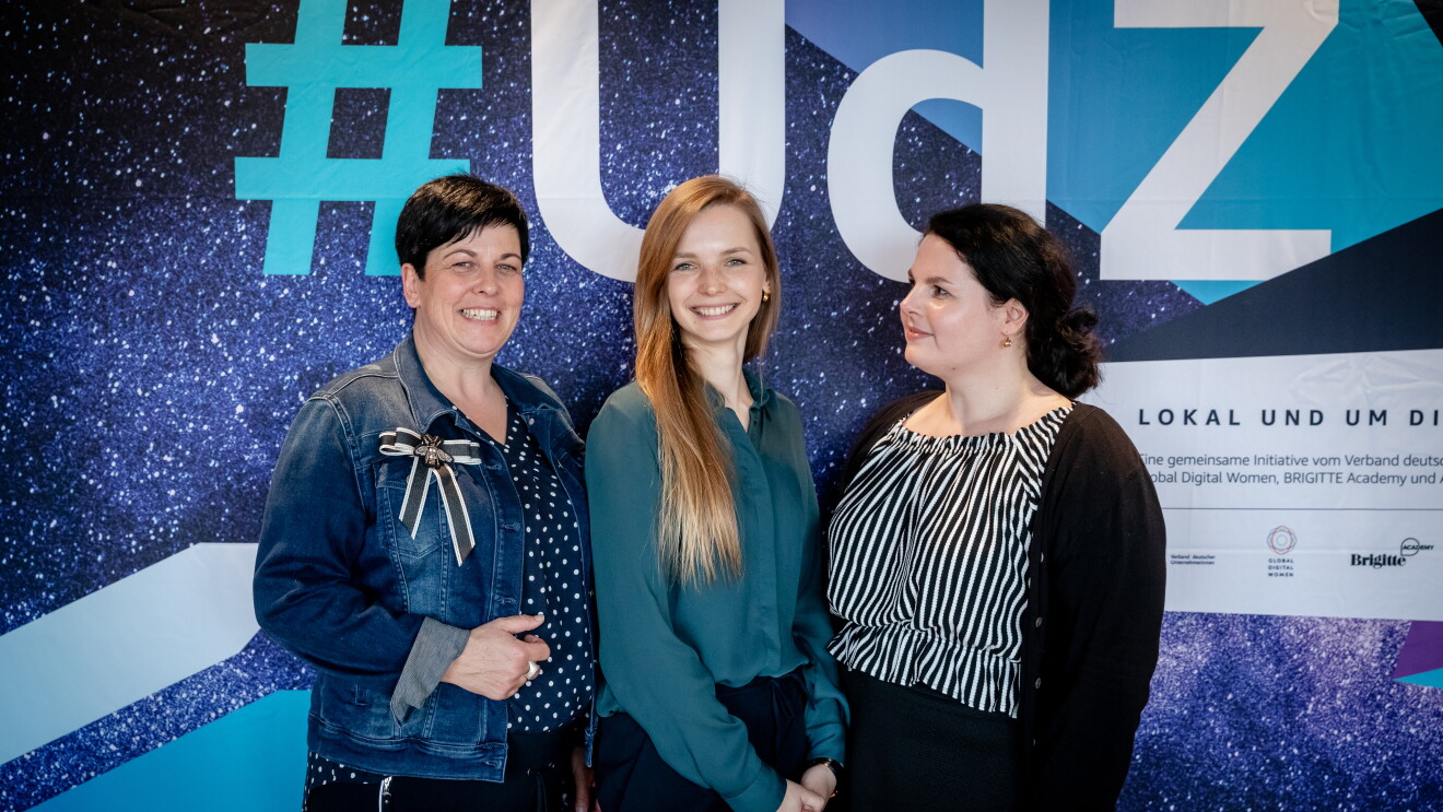 Anastasiya Koshcheeva mit ihren Coaches Ines Spanier und Julia Ritter 