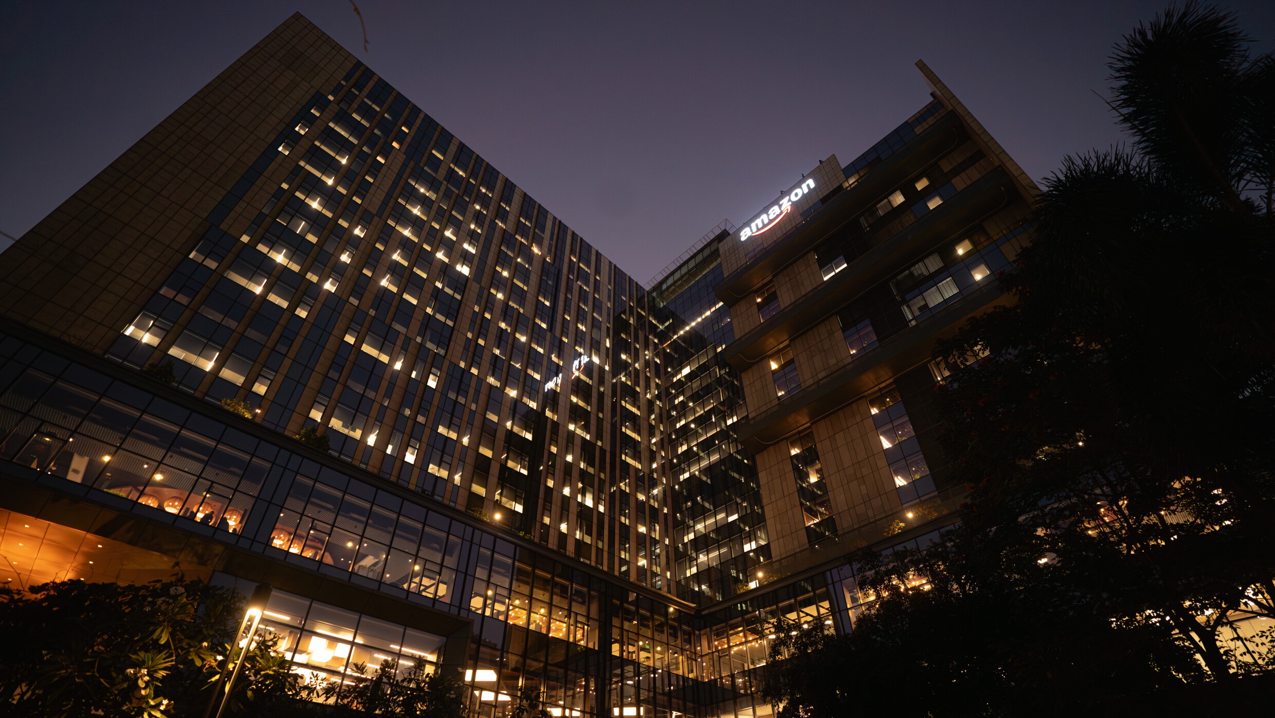 Office tour: Inside Amazon’s largest office building in the world ...