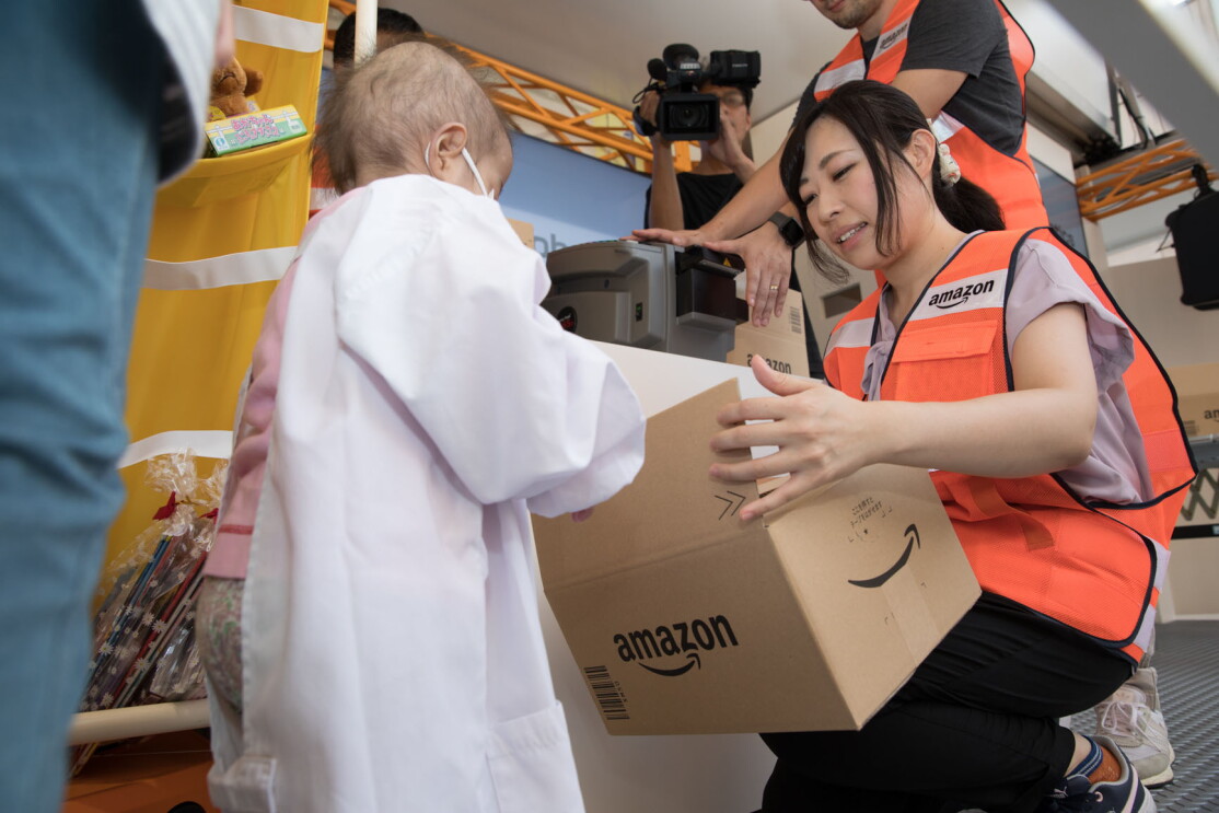 Amazon 「Goes Gold」 神奈川県立こども医療センターを訪問