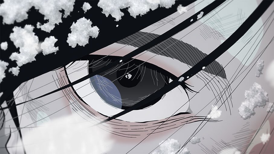 アニメキャラクターの右目の超アップ。髪の毛や顔が白い雪にまみれている。